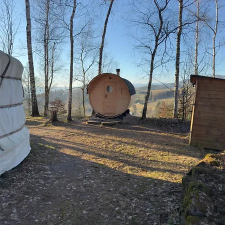 Campo de lujo Jurta V Lese Rtyne v Podkrkonosi